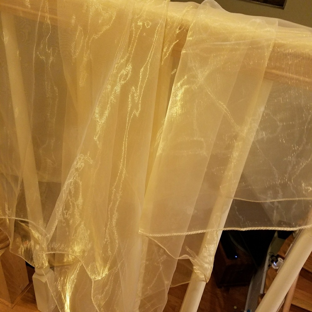 Organza table overlays